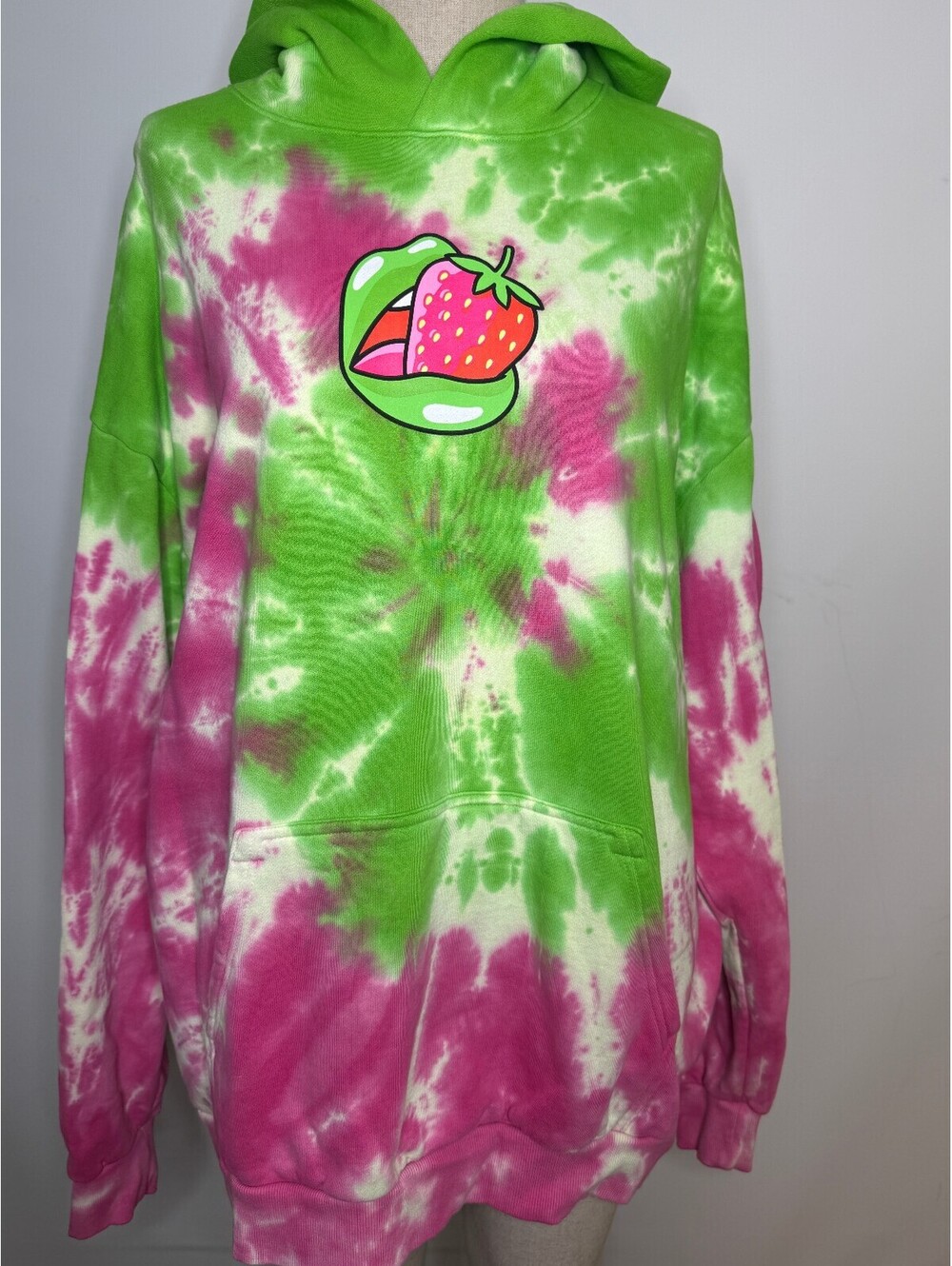 BeatBox Beverages Strawberry Kiwi Neon Tie-Dye Hoodie 3X